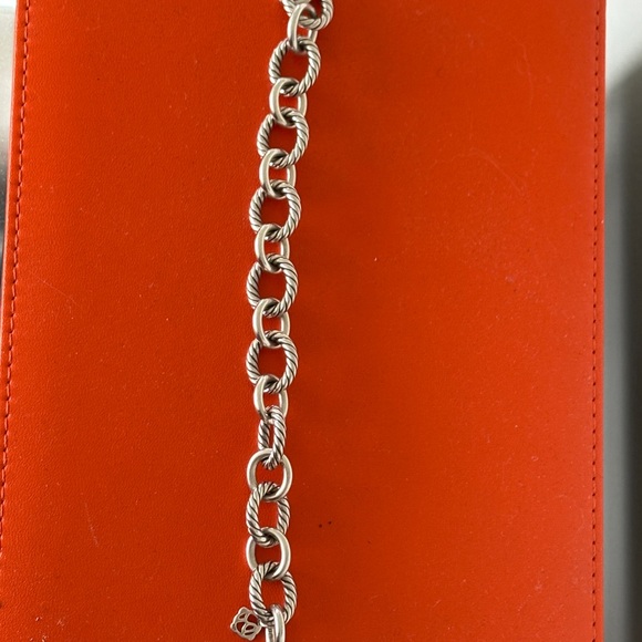 Elegant Silver Chain Bracelet - Picture 5 of 5